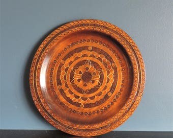 Vintage wood plate wall hanging/wood inlay/vintage wood home decor/vintage wood plate/collectible wood plate wall hanging/wood collectible