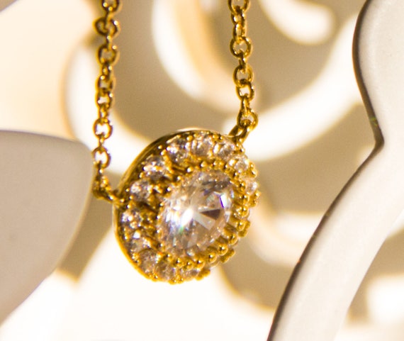 Classic Round necklace with gold finished
