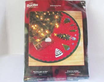 Bucilla 43" Felt Christmas Tree Skirt Kit #84798, New Unopened, USA