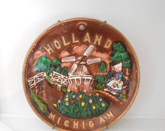 Souvenir Plate Holland / Michigan / Windmill / Tulips