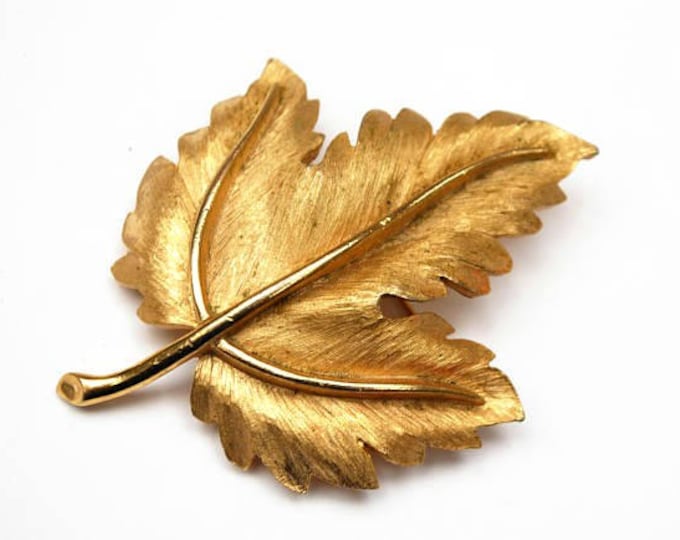 Crown Trifari Leaf Brooch - gold Brushed - Maple Leaf - Mid Century Pin