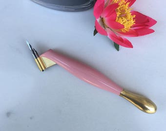 Oblique pen holder for calligraphy, handpainted in pink and gold decor, with flexible brass flange perfect for NikkoG and other nibs