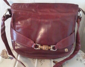 Vintage leather bag in burgundy leather