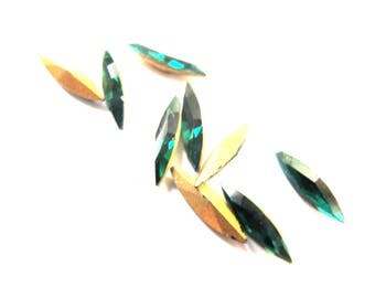 4 RHINESTONE CABOCHON NAVETTE EMERALD GREEN FACETED 3/10 MM