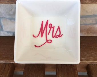 Ring Dish, Mrs Ring Dish, Engagement Ring Dish, Bridal Shower Gift, Ring Holder, Engagement Gift, Jewelry Dish, Engagement Ring Holder