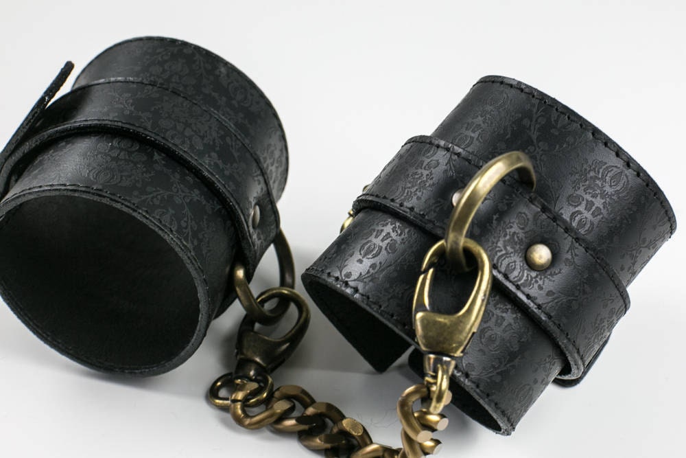 Leather bdsm handcuffs Made in Italy Bondage handcuffs