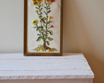 Vintage Framed Embroidery || Floral Crewel Embroidery