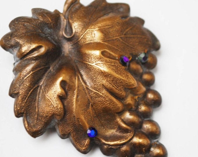 Leaf Berry Brooch - Gold Brass metal -purple rhinestone - grape leaves pin