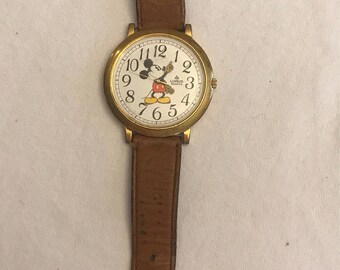 Vintage Lorus Mickey Mouse Walt Disney Watch Large Face Quartz Movement V501-0A20