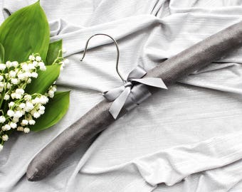 Hanger for Bride - Customized Bridal hanger - Custom Hangers for Wedding Dress - Bridal Shower Gift Bride Hanger - Custom Bridesmaids Hanger