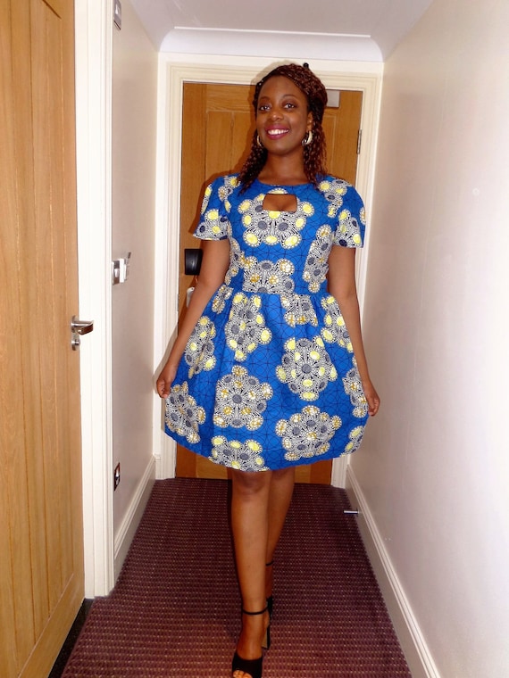 Model de robe courte en pagne