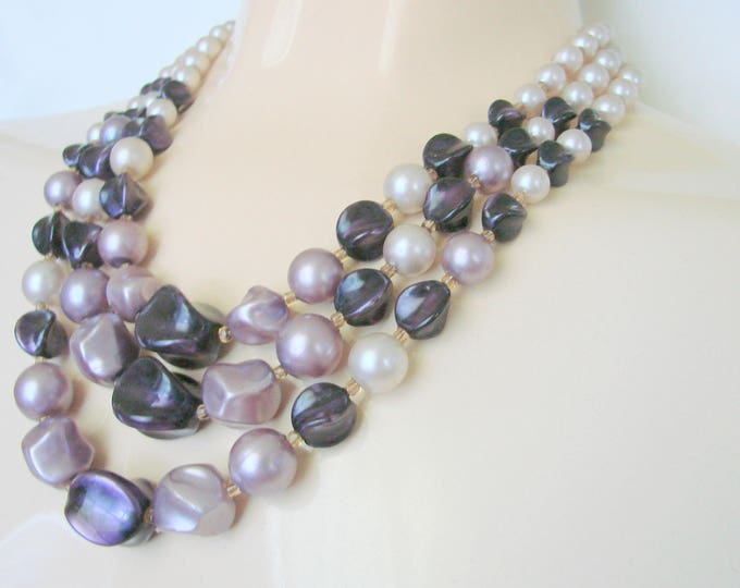 Mid Century Bib Bead Necklace / Simulated Pearls / Purple & Lavender Beads / 1960s Vintage Jewelry / Jewellery