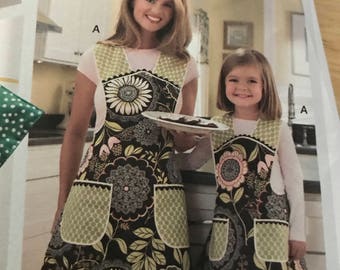 Mother, daughter holiday apron pattern