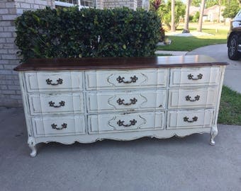 This dresser is sold, do not purchase