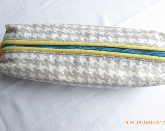 cosmetic pouch make up to put at the bottom of the bag