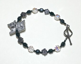 Handmade cat bracelet in black and silver, with vintage German cat bead, kitty bracelet, cat jewelry, beaded cat bracelet, 8 inch bracelet