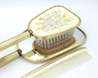 Vanity Set. Dressing Table Set. Vintage Mirror And Hairbrush Set. Beauty Set. Gold Decor. Boudoir Decor. Miroir. Brosse à Cheveux. Décor Or