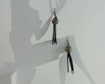 Inner tube earrings, eardrops , recycled bicycle tube, silver pearls, boucles à oreille, orecchini artigianali, materiale di riciclo.
