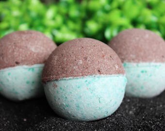 Mint Chocolate Chip Bath Bomb