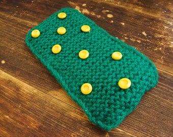 Handknitted two-sided pouch phone case coin cosmetic card purse green yellow buttons handmade