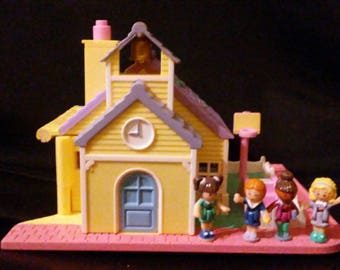 Vintage 1990s POLLY Pocket Light Up School House 100% Complete with 4 Dolls !!!