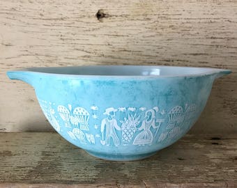 Pyrex Amish Butterprint 1.5 qt cinderella mixing bowl