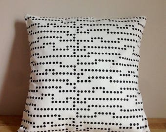 Cushion cover 40 x 40 cm of cotton, black and white polka-dots