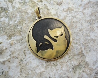 Cat pendant yin yang necklace, balance kitten jewelry, women cool gift, Totem cat pendentif yin animalistic charm, Cute kitty, animal amulet