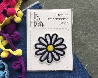 Daisy Flower Iron On Embroidered Patch - Embroidered Patches - Sew On - Wool Felt - patch game - festival - embroidered appliqué