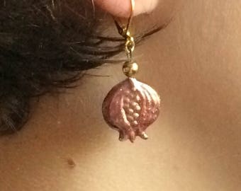 Shiny, tiny rimonim: lustre-brownish modest earrings.