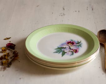 Set of 4 dinner plates, flat, green and flowery, signed mill of wolves, Orchies, from the 1950's