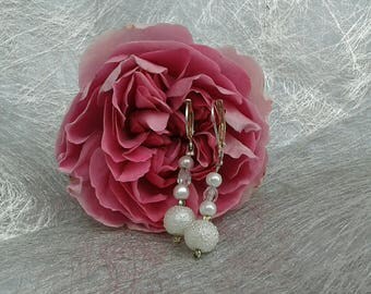 Dangle bridal earrings, white pearls and swarovski crystal