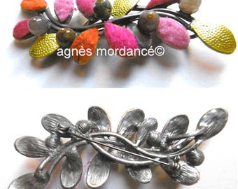 Brooch or pendant "Kari" - 8cm long - felted wool and metal - unique