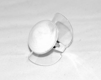 Glass bubble ring - white fluid Inclusion