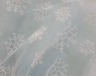 2 metres of green tulle with water to snowflakes width 25 cm