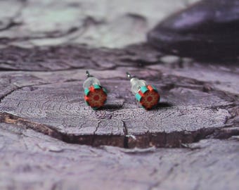 Flower stud earrings. jewel