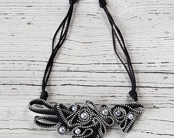 Dark moon necklace-Zip