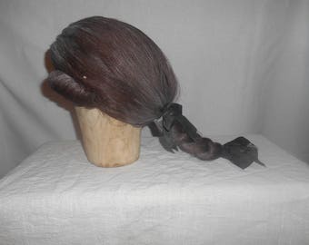 Brown queued wig with buckle curls