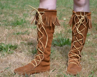 Vintage Moccasin-Style Fringe Suede Boots