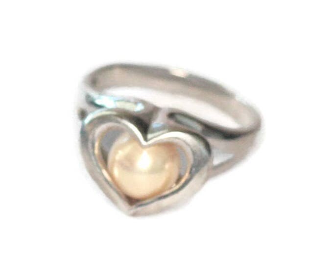 Color Change Pearl Ring Heart Setting Silver Tone Metal Size 7.5