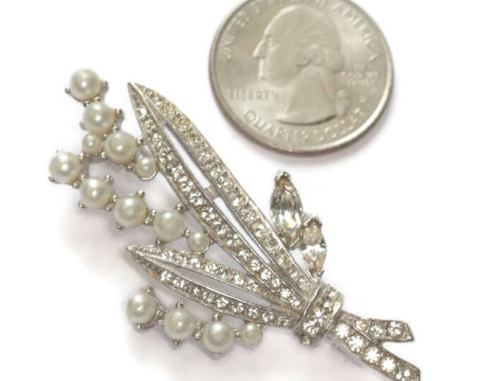 Simulated Pearl and Rhinestone Brooch Floral Design Silver Tone Vintage