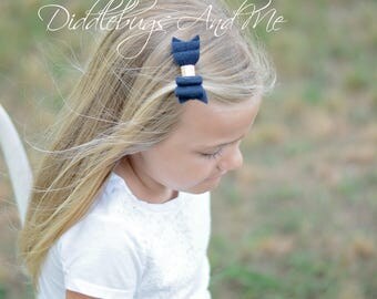 Navy Blue Felt Hair Bow, Felt Hair Bow For Girls, Blue Bows, Felt Hair Bows, Back To School Bows, Toddler Hair Clips, Girls Barrettes