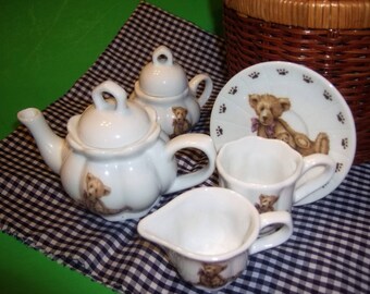 Wicker Picnic Basket Childs Complete Bear Tea Set / Never Used