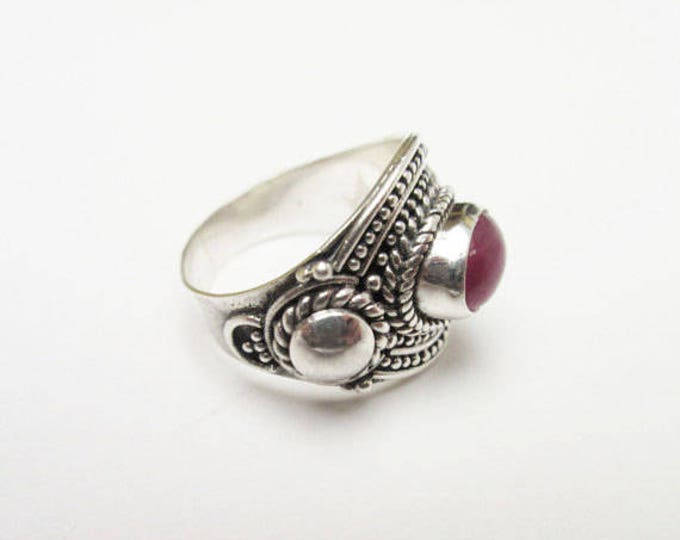 Sterling ring - Ruby Red Chalcedony Gemstone - size 6 Boho Silver setting