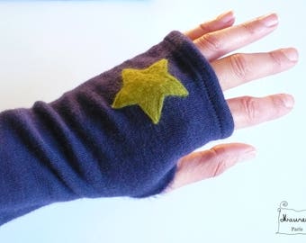 pure wool mittens purple embroidered with green stars