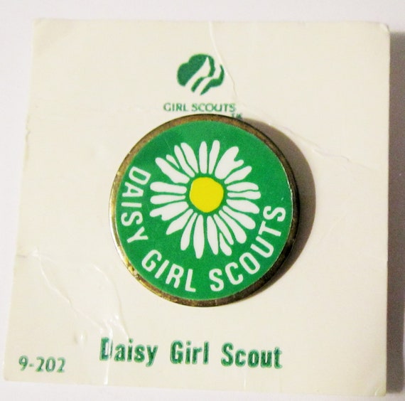 Vintage Girl Scout Daisy Pin on Original Card circa 1980's