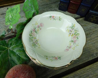 Set of 4 Vintage 1940's Homer Laughlin Daisy Berry Bowls