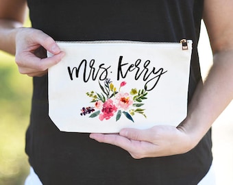Wedding Day Makeup Bag, Bride Day of Makeup Bag, Bride Makeup Bag, Mrs Cosmetic Bag, Personalized Mrs Makeup Bag, Bride Emergency Kit, Mrs