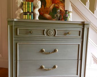 SINGLE DRESSER Midcentury French Provincial Thomasville c1960s Original Green/Grey Antiqued Paint Shabby Chippy Rosettes Vintage Retro