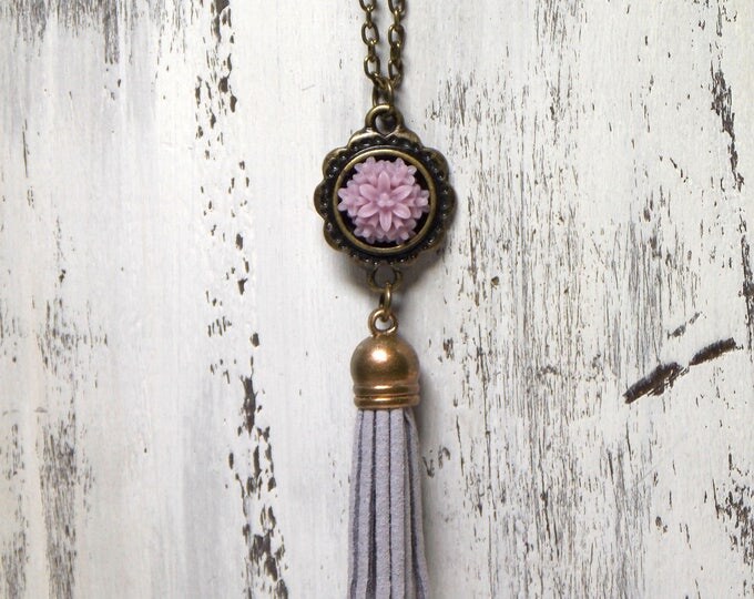 Romantic Flower Tassel Necklace Czech Glass Dainty Boho Layering Necklace Bohemian Minimalist Jewelry Lucite Flower Charm Necklace